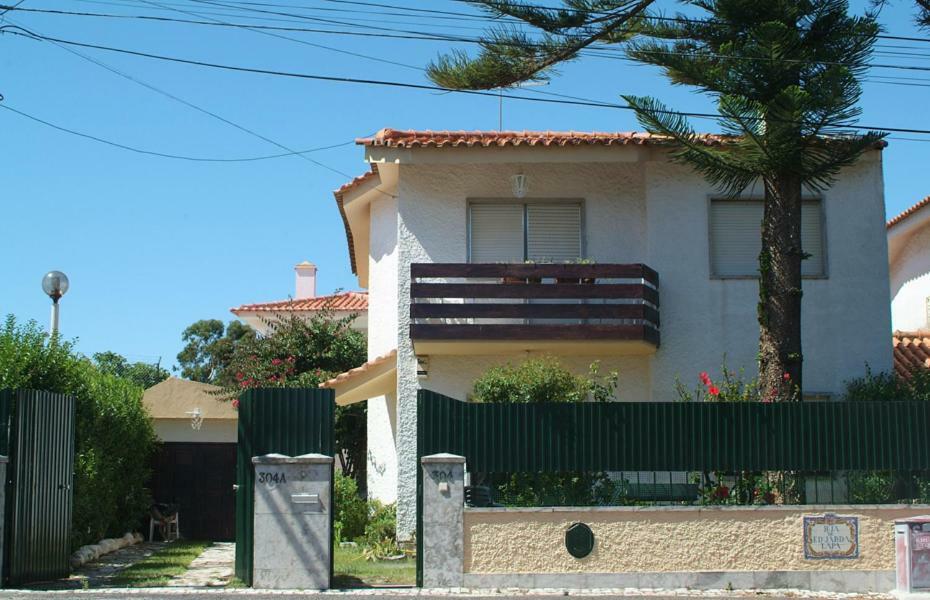Traditional Villa In S Pedro , Estoril Alapraia Bagian luar foto